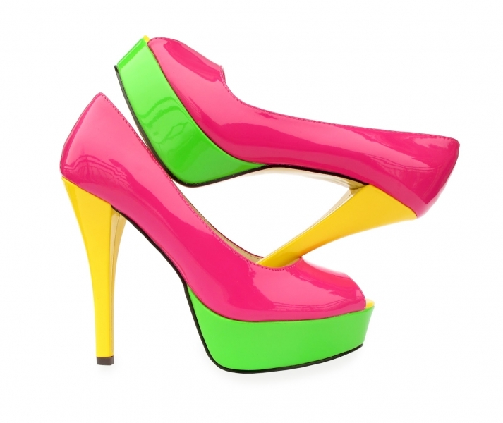 Zapatos de plataforma de colores flúor