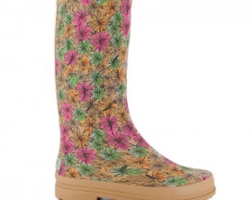 Camina bajo la lluvia con alegría